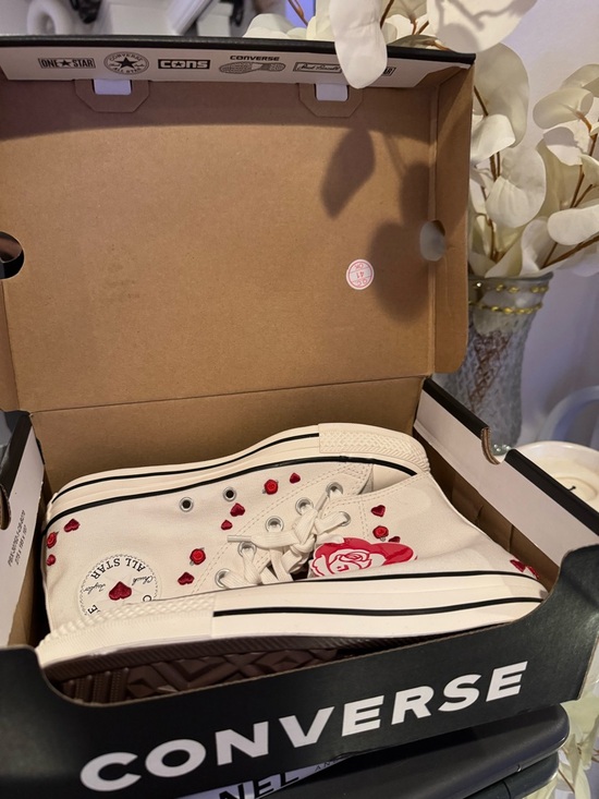 Converse Shoes - Women converse shoes